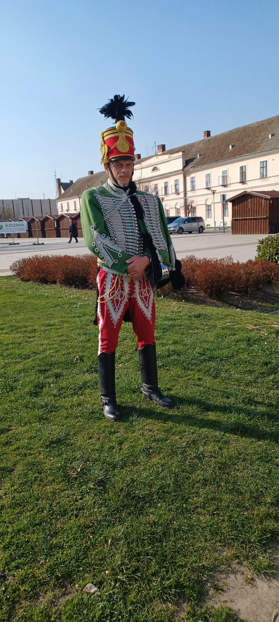 Álló huszár portré